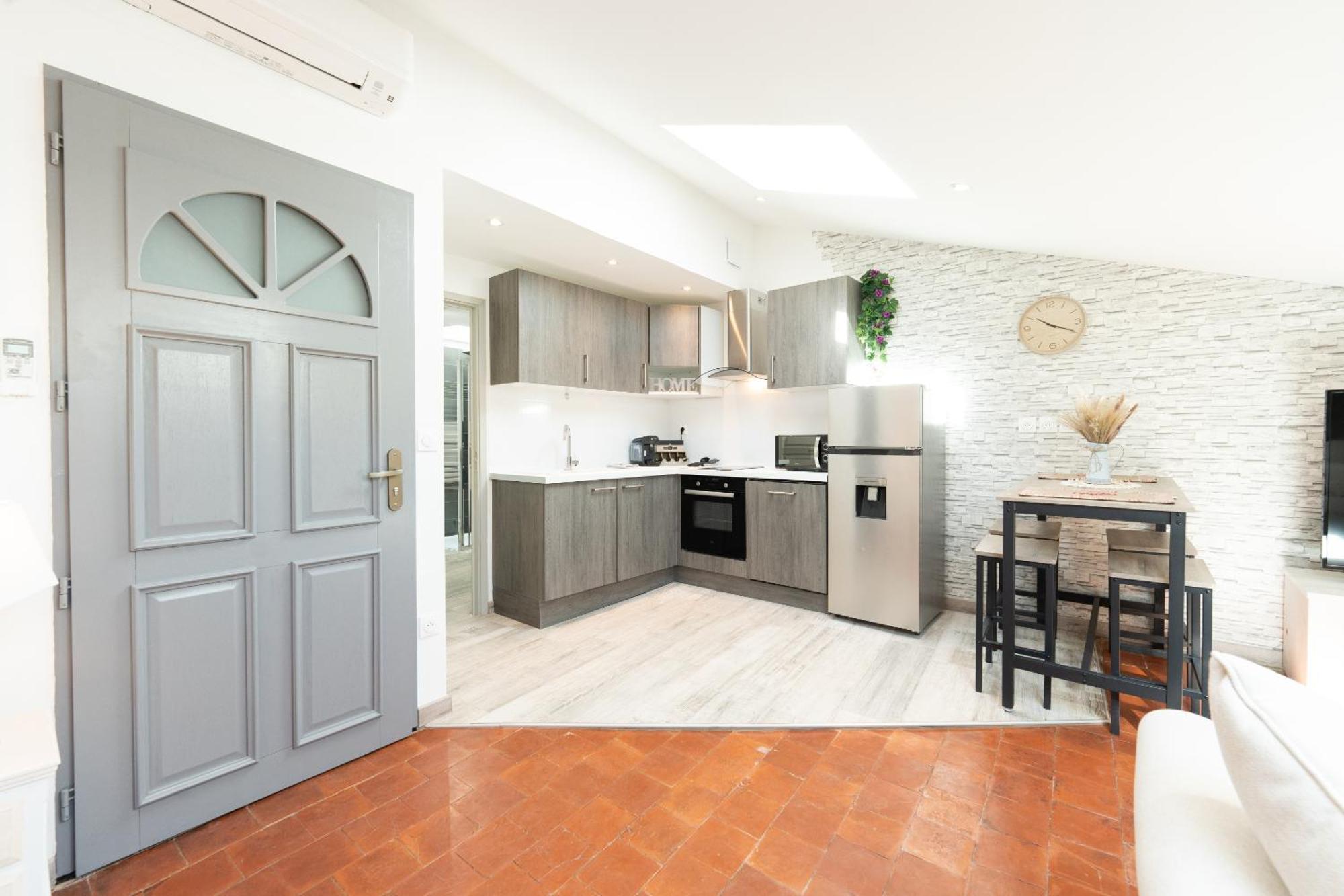 Le Charme Sous Les Toits Classe 3 Etoiles Apartment Riez