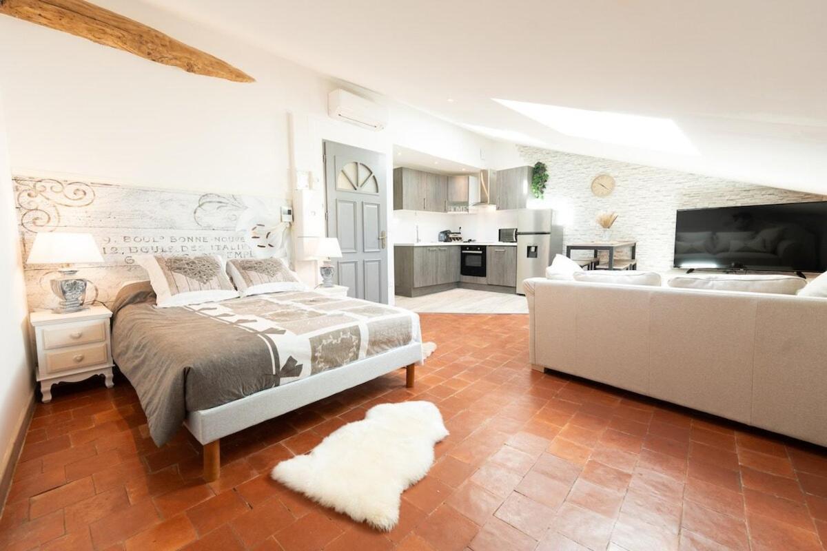 Le Charme Sous Les Toits Classe 3 Etoiles Apartment