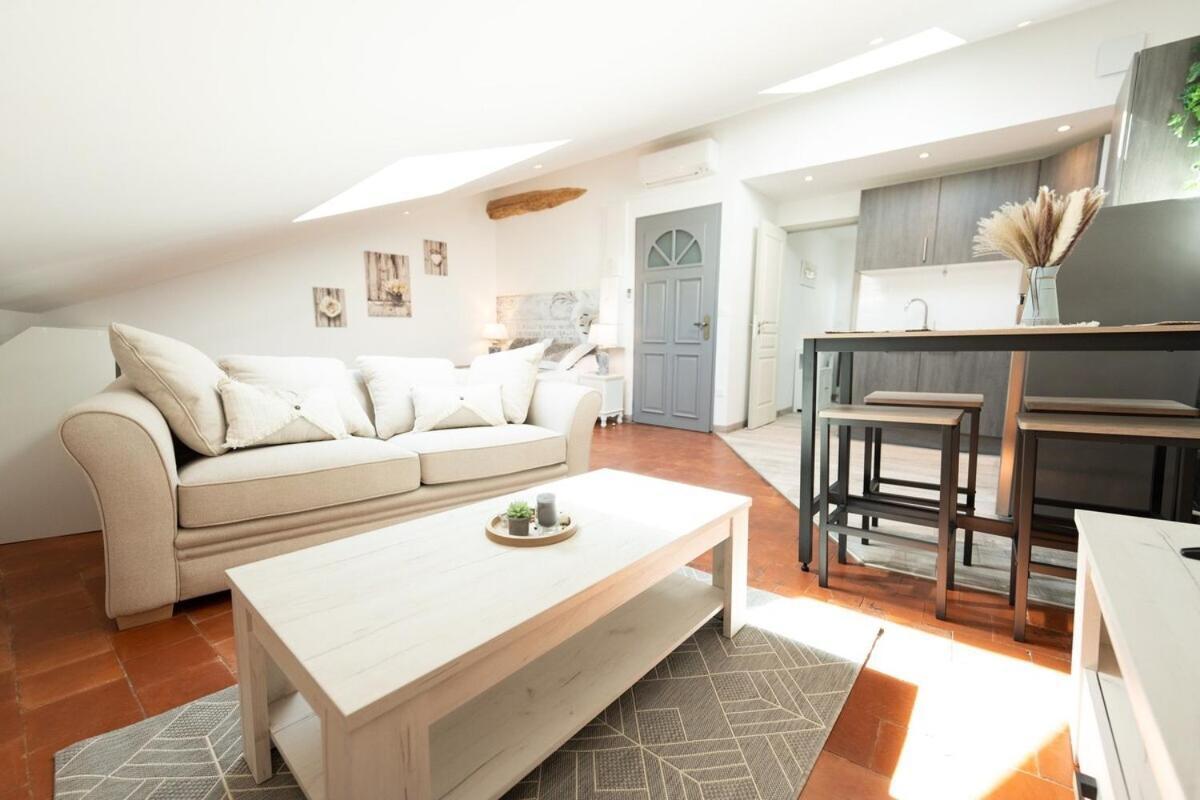 Apartment Le Charme Sous Les Toits Classe 3 Etoiles Riez